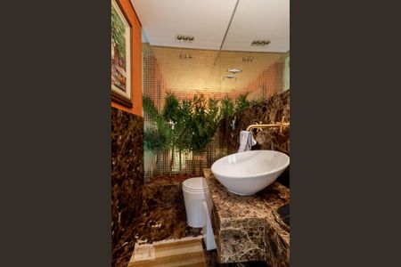 Casa de condomínio à venda com 790m², 4 quartos e 6 vagas Casa de condomínio à venda com 790m², 4 quartos e 6 vagasLavabo