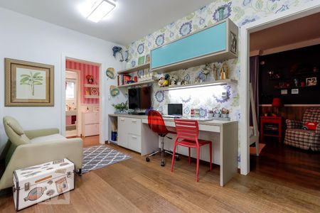 Casa de condomínio à venda com 790m², 4 quartos e 6 vagas Casa de condomínio à venda com 790m², 4 quartos e 6 vagasEscritório