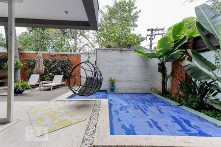 Casa de condomínio à venda com 790m², 4 quartos e 6 vagas Casa de condomínio à venda com 790m², 4 quartos e 6 vagasPiscina