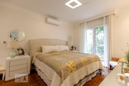 Casa de condomínio à venda com 790m², 4 quartos e 6 vagas Casa de condomínio à venda com 790m², 4 quartos e 6 vagasSuíte 1