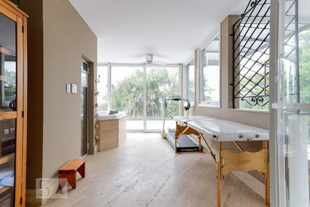 Casa de condomínio à venda com 790m², 4 quartos e 6 vagas Casa de condomínio à venda com 790m², 4 quartos e 6 vagasSPA