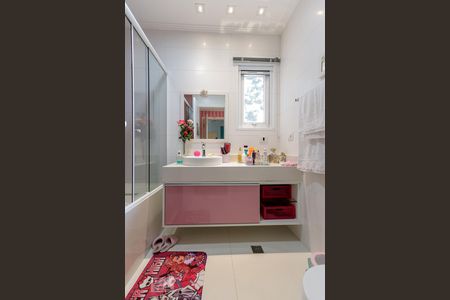 Casa de condomínio à venda com 790m², 4 quartos e 6 vagas Casa de condomínio à venda com 790m², 4 quartos e 6 vagasBanheiro da Suíte 3