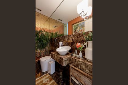 Casa de condomínio à venda com 790m², 4 quartos e 6 vagas Casa de condomínio à venda com 790m², 4 quartos e 6 vagasLavabo