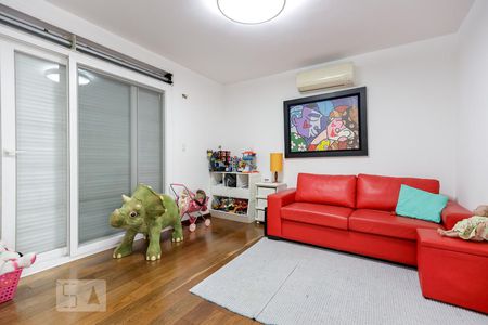 Casa de condomínio à venda com 790m², 4 quartos e 6 vagas Casa de condomínio à venda com 790m², 4 quartos e 6 vagasSuíte 4