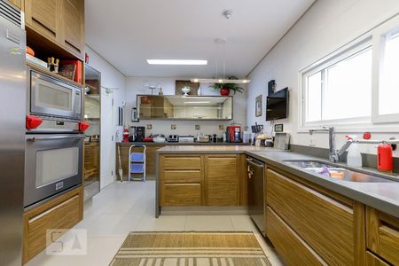 Casa de condomínio à venda com 790m², 4 quartos e 6 vagas Casa de condomínio à venda com 790m², 4 quartos e 6 vagasCozinha