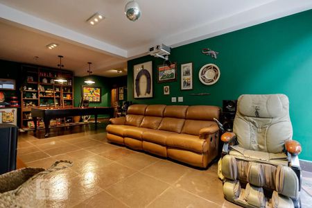 Casa de condomínio à venda com 790m², 4 quartos e 6 vagas Casa de condomínio à venda com 790m², 4 quartos e 6 vagasSalão de Jogos