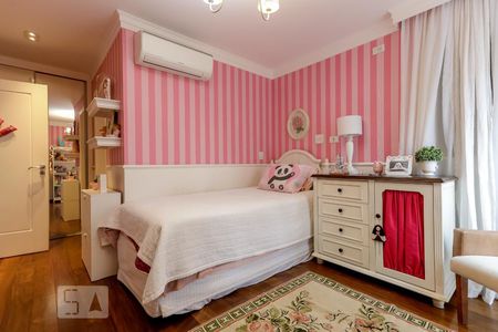 Casa de condomínio à venda com 790m², 4 quartos e 6 vagas Casa de condomínio à venda com 790m², 4 quartos e 6 vagasSuíte 3