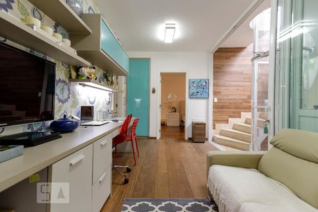 Casa de condomínio à venda com 790m², 4 quartos e 6 vagas Casa de condomínio à venda com 790m², 4 quartos e 6 vagasEscritório