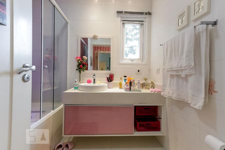 Casa de condomínio à venda com 790m², 4 quartos e 6 vagas Casa de condomínio à venda com 790m², 4 quartos e 6 vagasBanheiro da Suíte 3