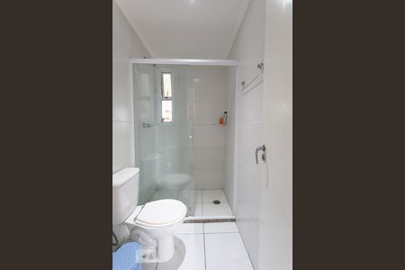 Banheiro social de apartamento à venda com 3 quartos, 61m² em Jardim Vila Formosa, São Paulo
