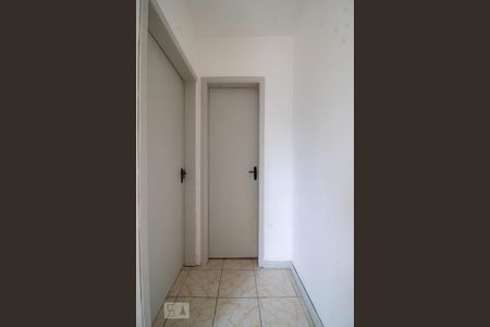 Corredor de apartamento para alugar com 1 quarto, 37m² em São Sebastião, Porto Alegre