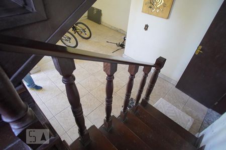 Escada para dormitórios de casa à venda com 3 quartos, 200m² em Mato Grande, Canoas