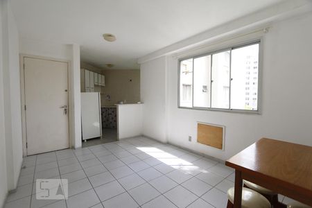 sala de apartamento para alugar com 1 quarto, 37m² em Anil, Rio de Janeiro