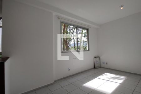 Sala de apartamento para alugar com 1 quarto, 37m² em Anil, Rio de Janeiro