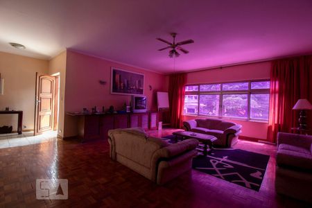 Sala de casa para alugar com 3 quartos, 271m² em Campo Belo, São Paulo