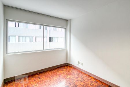 Quarto 1 de apartamento para alugar com 2 quartos, 67m² em Água Verde, Curitiba