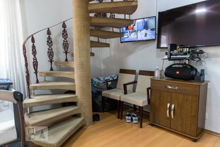 Sala de TV de casa para alugar com 4 quartos, 300m² em Vila Maria Alta, São Paulo