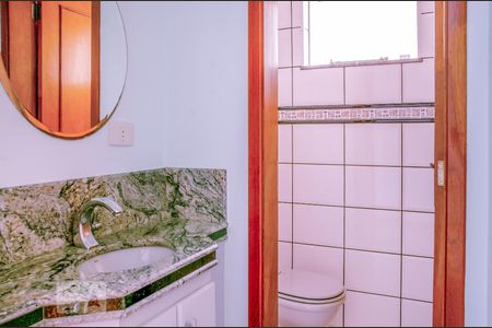 Lavabo de casa à venda com 3 quartos, 180m² em Parque Sao Domingos, São Paulo