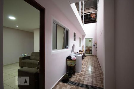 Casa à venda com 250m², 2 quartos e 3 vagas Casa à venda com 250m², 2 quartos e 3 vagasQuintal lateral