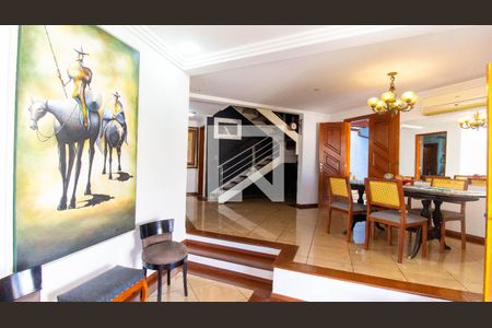 Sala de casa de condomínio à venda com 4 quartos, 420m² em Santa Rosa, Niterói