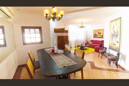 Sala de casa de condomínio à venda com 4 quartos, 420m² em Santa Rosa, Niterói