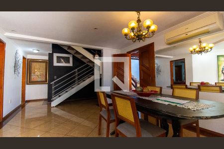 Sala de casa de condomínio à venda com 4 quartos, 420m² em Santa Rosa, Niterói