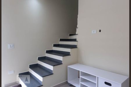 Sala de casa de condomínio para alugar com 2 quartos, 53m² em Chácara Canta Galo, Cotia