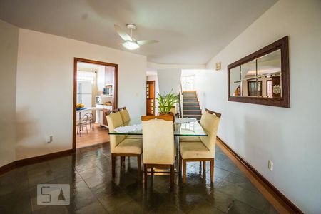 Sala de casa para alugar com 4 quartos, 240m² em Jardim Guanabara, Campinas