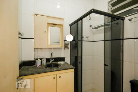 Banheiro  de apartamento à venda com 1 quarto, 48m² em Copacabana, Rio de Janeiro