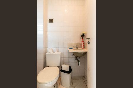 Casa à venda com 150m², 3 quartos e 1 vaga Casa à venda com 150m², 3 quartos e 1 vagaBanheiro de serviço