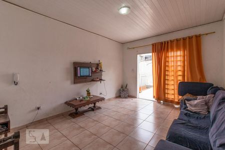 Casa à venda com 140m², 3 quartos e 6 vagasSala