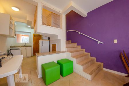 Escada de apartamento para alugar com 2 quartos, 100m² em Ingleses do Rio Vermelho, Florianópolis