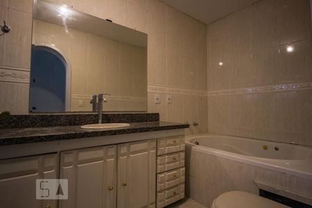 Casa à venda com 435m², 3 quartos e 6 vagas Casa à venda com 435m², 3 quartos e 6 vagasBanheiro