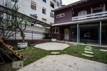 Casa à venda com 435m², 3 quartos e 6 vagas Casa à venda com 435m², 3 quartos e 6 vagasQuintal
