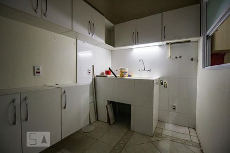 Casa à venda com 435m², 3 quartos e 6 vagas Casa à venda com 435m², 3 quartos e 6 vagasÁrea de Serviço