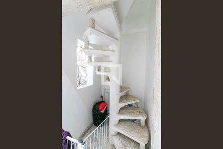 Escadas de casa à venda com 3 quartos, 213m² em Penha de França, São Paulo