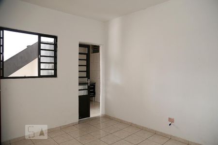 Sala de casa para alugar com 2 quartos, 90m² em Parque Arariba, São Paulo