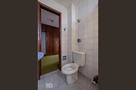 Banheiro de kitnet/studio para alugar com 1 quarto, 39m² em Sumarezinho, São Paulo