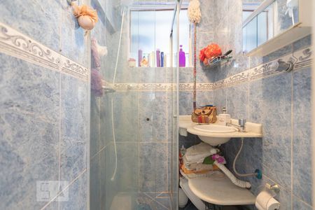 Banheiro de apartamento para alugar com 2 quartos, 57m² em Menino Deus, Porto Alegre
