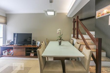 Sala de Estar de casa de condomínio para alugar com 2 quartos, 80m² em Vila São Silvestre, São Paulo