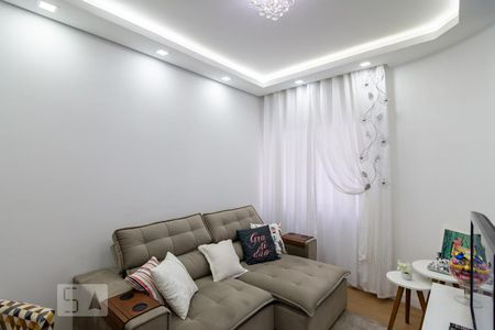 Sala de apartamento para alugar com 3 quartos, 73m² em Vila Scarpelli, Santo André