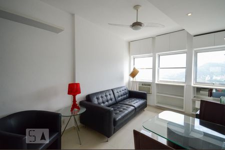 Sala de apartamento para alugar com 1 quarto, 42m² em Barra da Tijuca, Rio de Janeiro