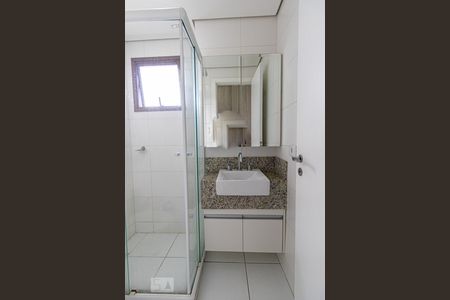 Banheiro Social de kitnet/studio para alugar com 1 quarto, 33m² em Centro, Curitiba
