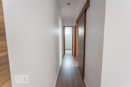 Corredor de apartamento para alugar com 2 quartos, 55m² em Boa Vista, Curitiba