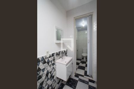 Banheiro de kitnet/studio para alugar com 1 quarto, 22m² em Jardim Jovaia, Guarulhos