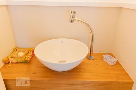 Lavabo de apartamento para alugar com 2 quartos, 76m² em Moema, São Paulo