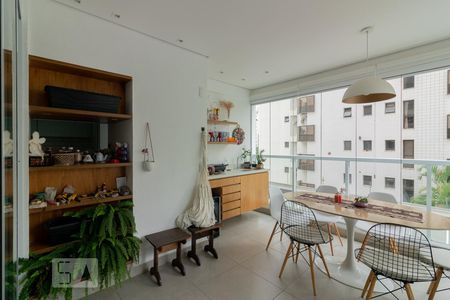 Varanda Sala de apartamento para alugar com 2 quartos, 76m² em Moema, São Paulo