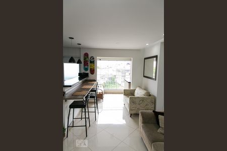 Sala de casa para alugar com 2 quartos, 70m² em Vila Nivi, São Paulo