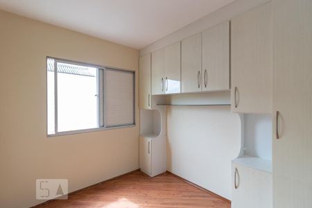 Quarto 2 de apartamento para alugar com 2 quartos, 55m² em Vila Marieta, São Paulo