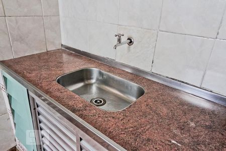 Cozinha de casa para alugar com 1 quarto, 20m² em Vila Cavaton, São Paulo